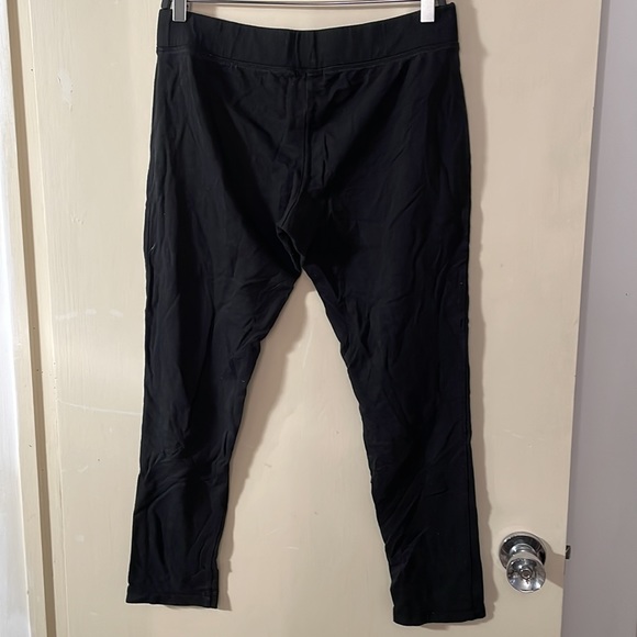 Mid to High Waist Plain Black Leggings with Knee Stitching - Picture 4 of 4